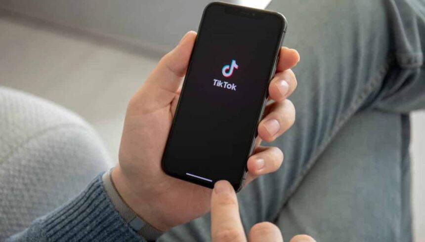 Come registrare un filmato senza premere il bottone su Tik Tok